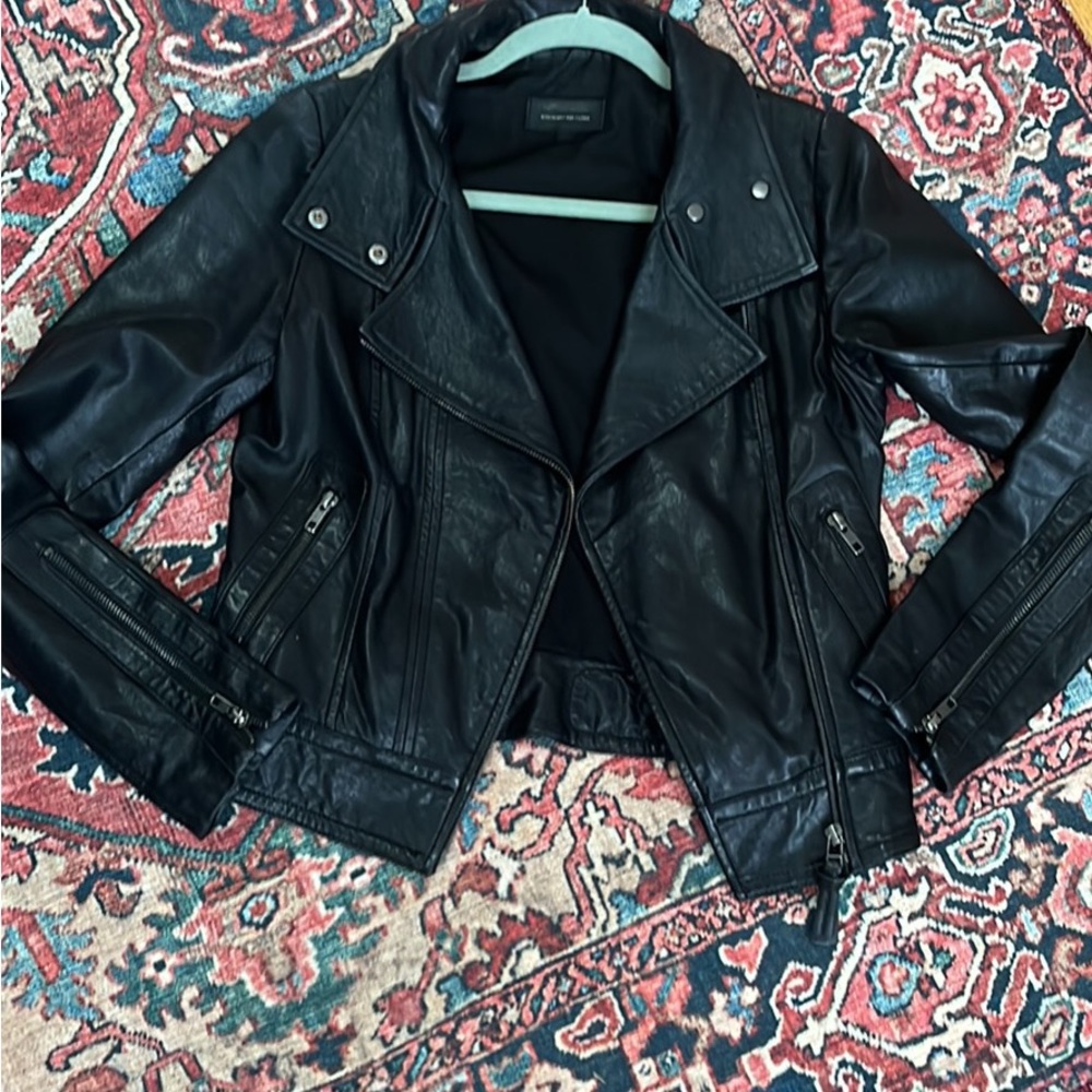 Aritzia leather jacket XS- Perfect condition